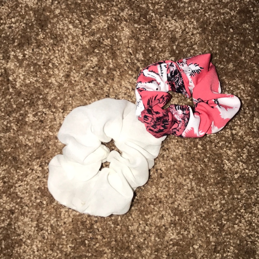 5 scrunchies